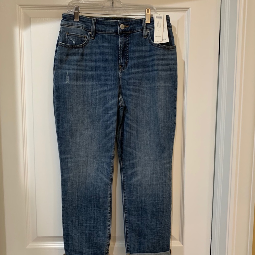 CHICOS GIRLFRIEND CROP JEANS SIZE 0 MISSES 4 NWT! - Picture 3 of 5